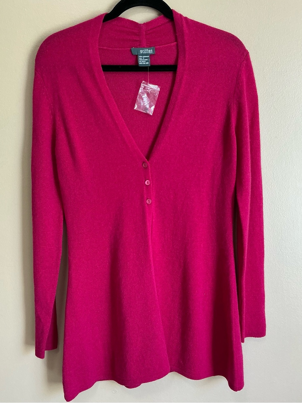Cashmere Magenta Pink V-Neck Button Front Long Sleeve Knit Top